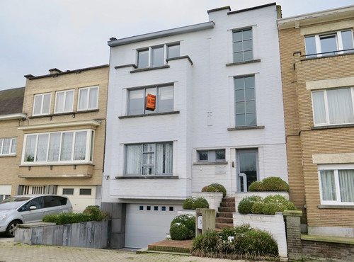 Architekten woning met 3 slpkmrs en dubbele garage