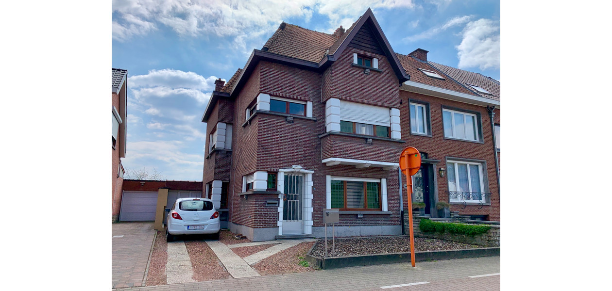 STIJLVOLLE BURGERWONING MET GARAGE - 3 SLAAPKAMERS & TUIN