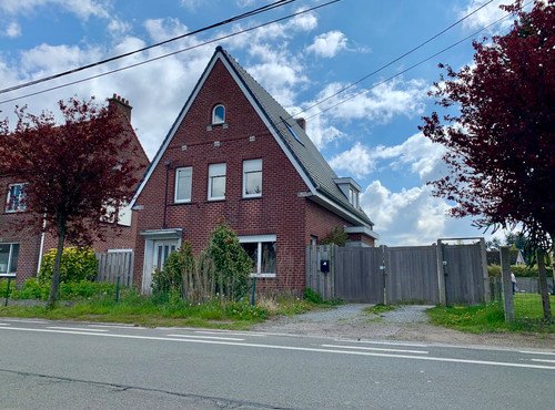 OP TE FRISSEN VILLA MET VERGUNDE ATELIER 200 M2, 