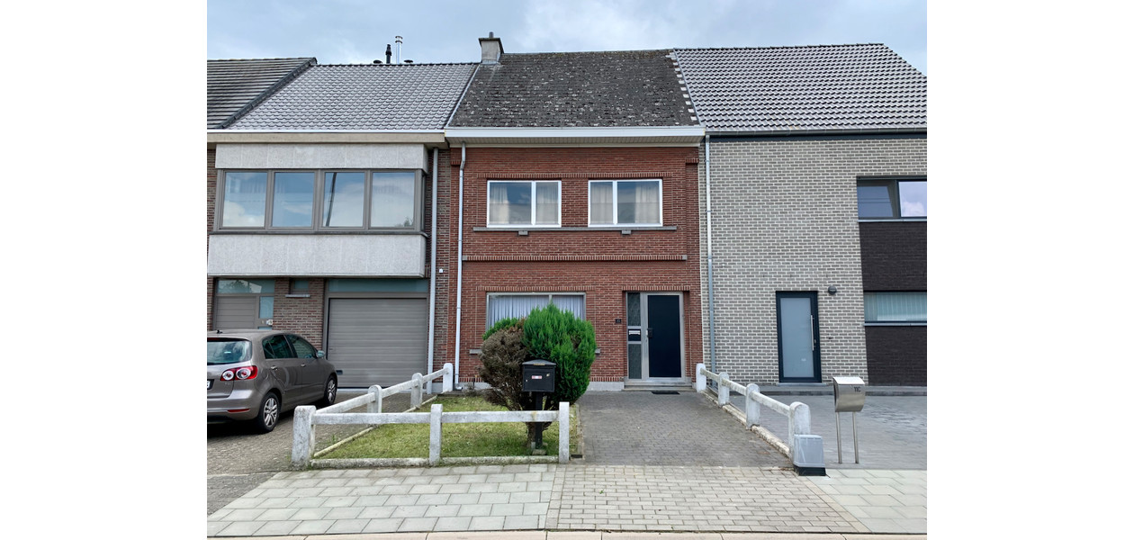 SOLIDE & RUIME RW MET 3 SLAAPKAMERS - STAANPLAATS & GROTE TUIN