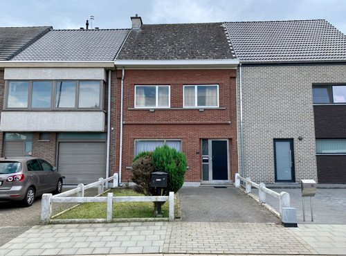 SOLIDE & RUIME RW MET 3 SLAAPKAMERS - STAANPLAATS & GROTE TUIN