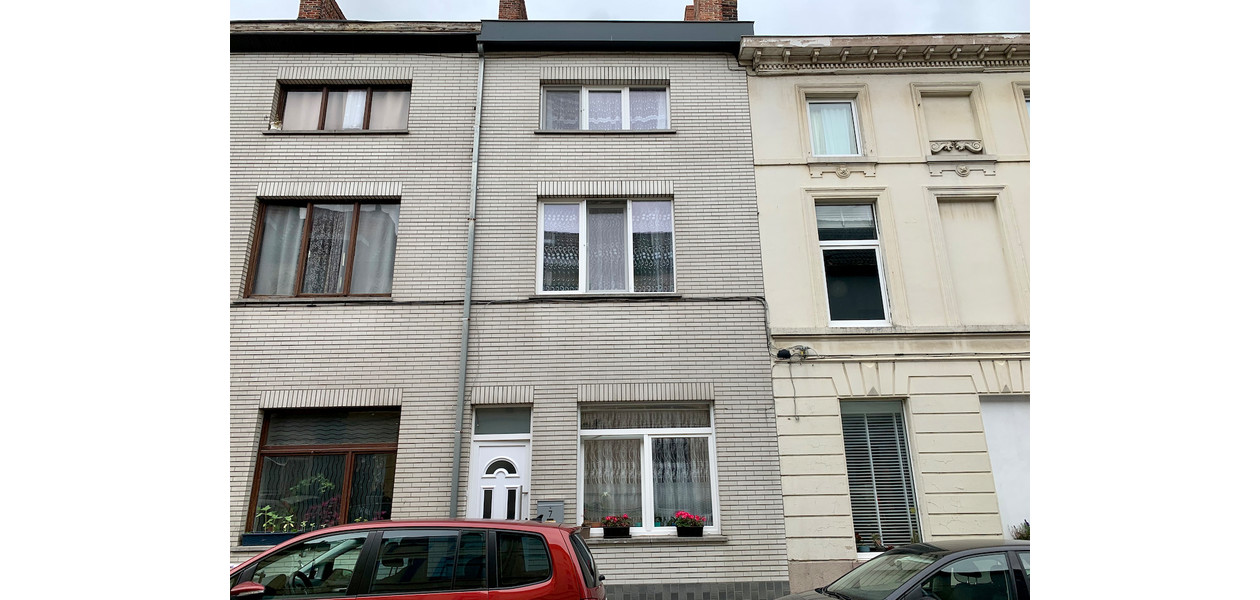 PRACHTIG GERENOVEERDE RW - 3 SLPKMRS - IN VOLLE CENTRUM