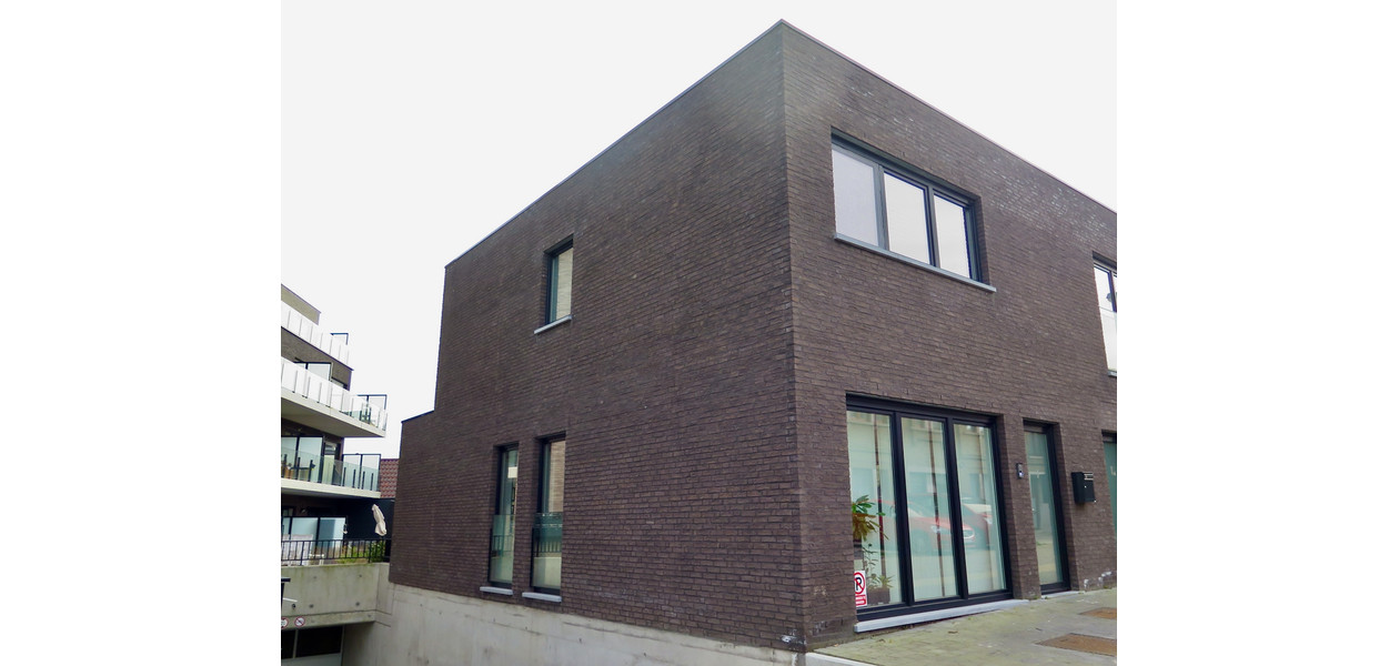 RECENTE HOB (2019) - ALLES OP EN AAN - 2 AUTOSTAANPLAATSEN - TERRAS & TUIN