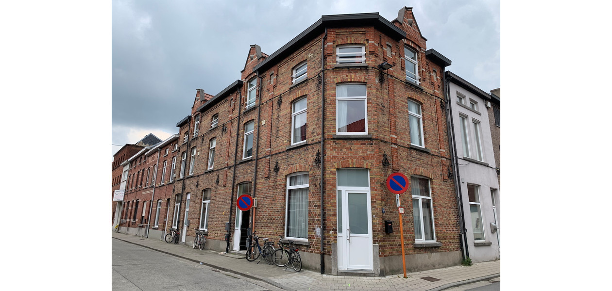 VOLLEDIG VERHUURDE OPBREGST EIGENDOM - 6 FLATS MET APARTE BADKAMER EN ING KEUKEN  (11%)