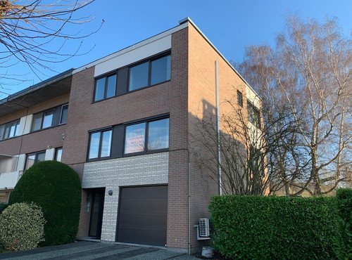 STATIGE HOB MET 4 SLAAPKAMERS - GARAGE - TUIN