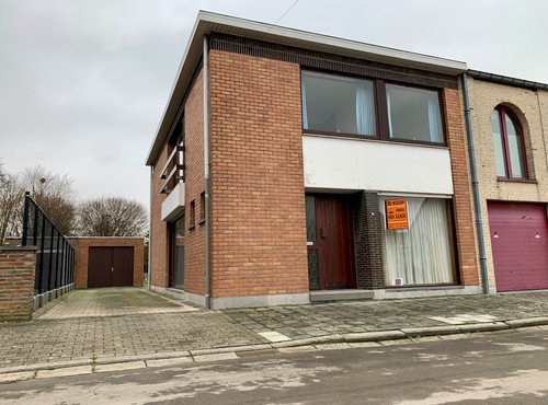 SOLIDE TROIS FAÇADE AVEC 3 CHAMBRES - GARAGE & JARDIN