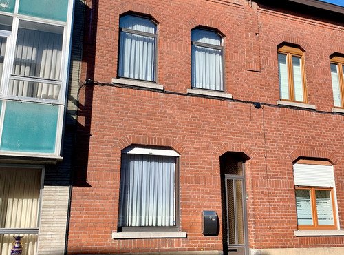 OP TE FRISSEN RUIME RW MET MOGELIJKHEID TOT 4 SLAAPKAMERS, TUIN & GARAGE