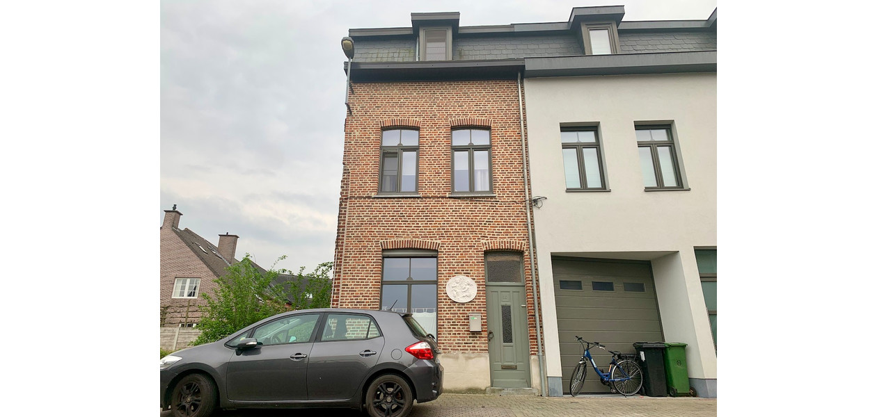 RUSTIEK INGERICHTE RW - 3 TOT 4 SLAAPKAMERS - GEZELLIG RUIM TERRAS