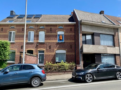 STIJVOLLE BURGERWONING NABIJ VOLLE CENTRUM EN STATION - GROTE TUIN - GARAGE