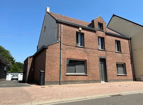 HEEL RUIME HOB MET 4 SLAAPKAMERS - TUINTJE & DUBBELE GARAGE