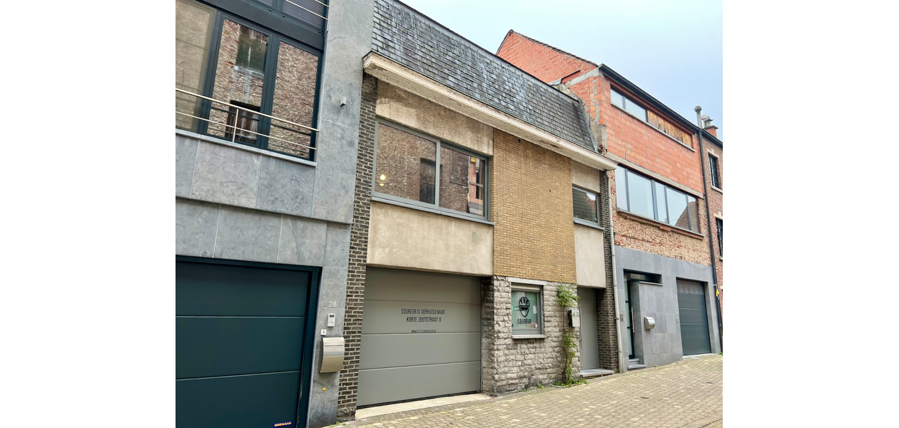 RUIME BEL-ETAGE IN VOLLE CENTRUM MET GROTE GARAGE EN GIGANTISCH TERRAS