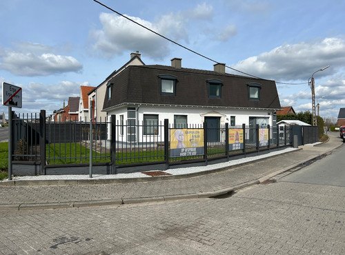 KNAPPE VILLA MET 4 SLAAPKAMERS. MULTIFUNCTIONEEL. VOLLEDIG EN MODERN AFGEWERKT