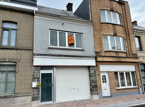 VERDER AF TE WERKEN RUIME RW MET 4 SLAAPKAMERS EN GROTE TUIN IN VOLLE CENTRUM