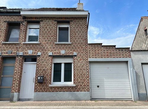 MAISON FAMILIALE ENTIÈREMENT RÉNOVÉE AVEC 4 CHAMBRES, JARDIN & GARAGE