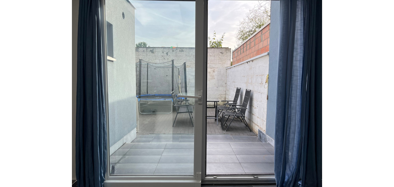 VOLLEDIG EN ULTRA MODERN GERENOVEERDE RW MET 3 SLPKMRS