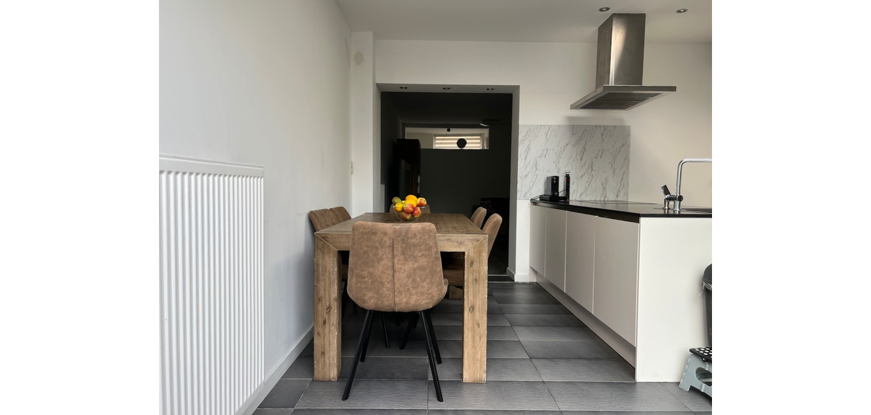 VOLLEDIG EN ULTRA MODERN GERENOVEERDE RW MET 3 SLPKMRS
