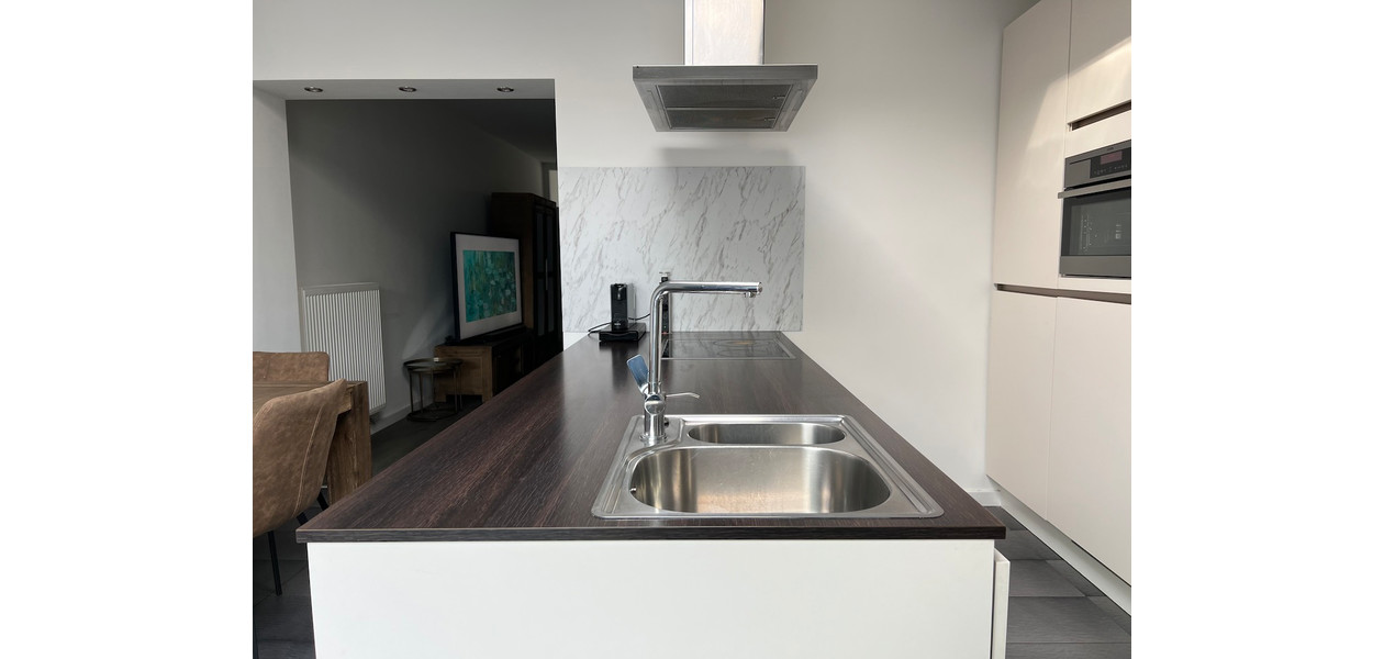 VOLLEDIG EN ULTRA MODERN GERENOVEERDE RW MET 3 SLPKMRS