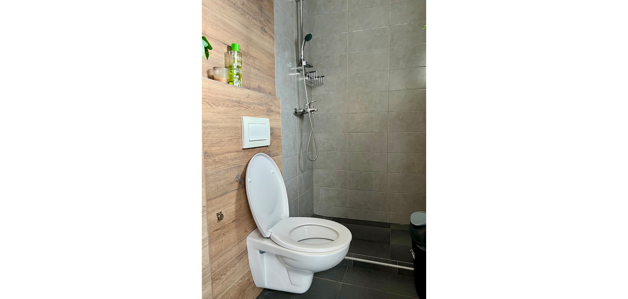 VOLLEDIG EN ULTRA MODERN GERENOVEERDE RW MET 3 SLPKMRS