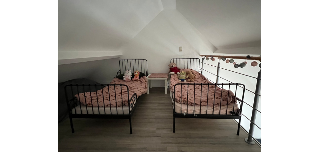 VOLLEDIG EN ULTRA MODERN GERENOVEERDE RW MET 3 SLPKMRS