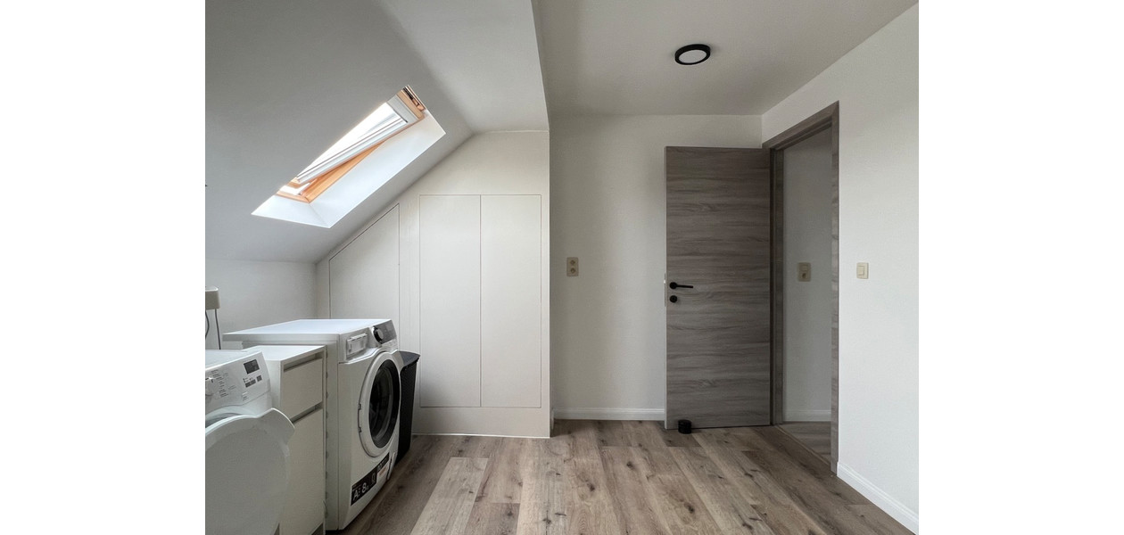 VOLLEDIG EN ULTRA MODERN GERENOVEERDE RW MET 3 SLPKMRS