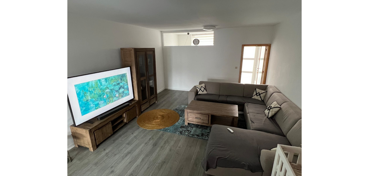 VOLLEDIG EN ULTRA MODERN GERENOVEERDE RW MET 3 SLPKMRS