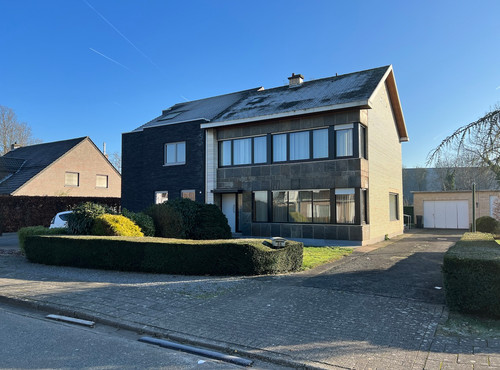 IMMENSE TROIS FACADE AVEC DOUBLE GARAGE/ATELIER, GRAND JARDIN, 4 CHAMBRES