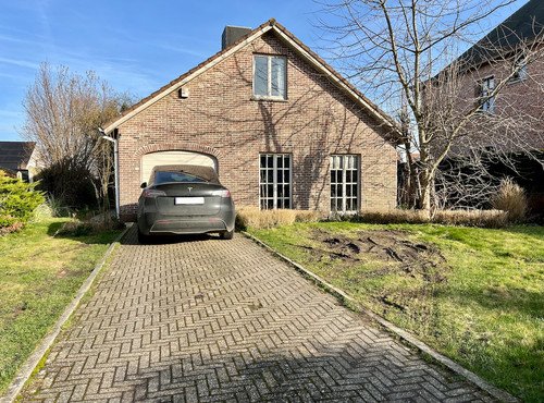 STIJLVOLLE VILLA, IDEAAL RESIDENTIEEL GELEGEN OP 800 M2 - 3 SLPKMRS - GARAGE EN GROTE TUIN