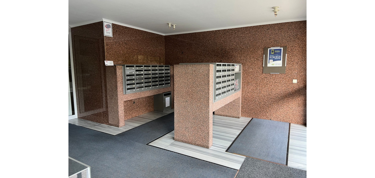 RECENT GERENOVEERD APPARTEMENT MET ALLE MOGELIJKE FACILITEITEN EN GROOT TERRAS