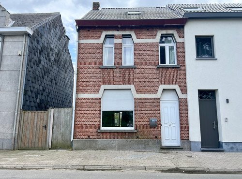 MAISON À RAFRAÎCHIR AVEC 4 CHAMBRES JARDIN ET ENTRÉE LATÉRAL