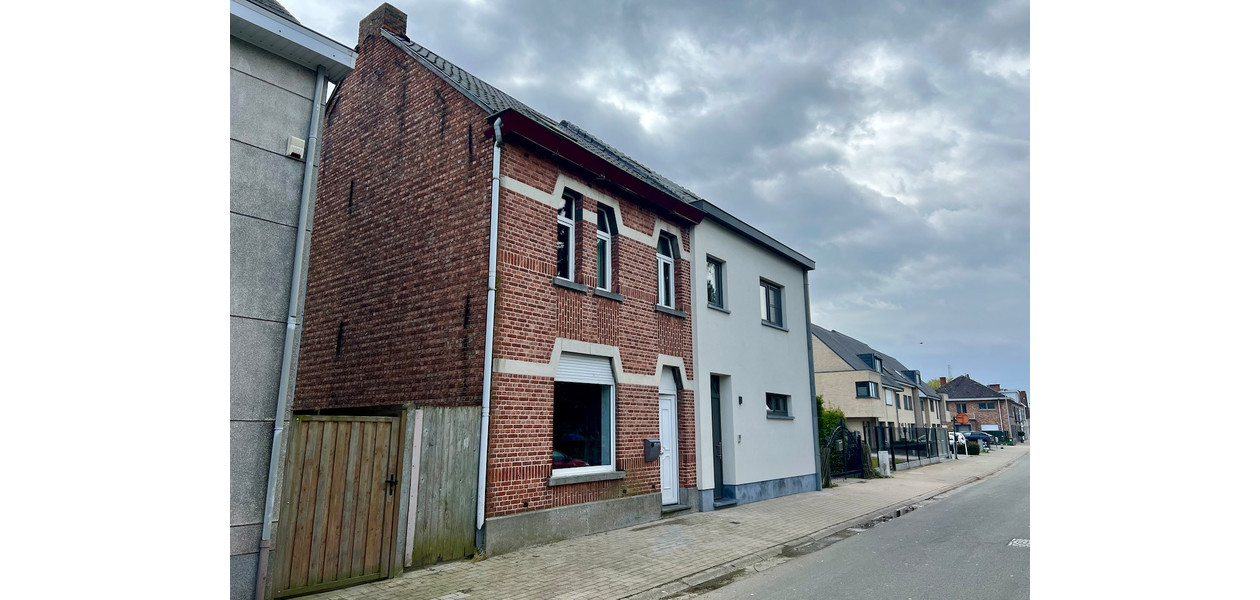 MAISON À RAFRAÎCHIR AVEC 4 CHAMBRES JARDIN ET ENTRÉE LATÉRAL