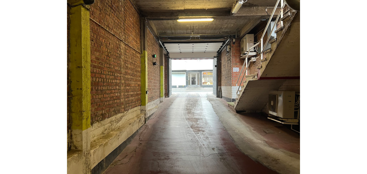 HEEL RUIM APPARTEMENT  MET PRACHTIGE PANORAMA'S OVER DE STAD. 3 SLPKMRS & GARAGE