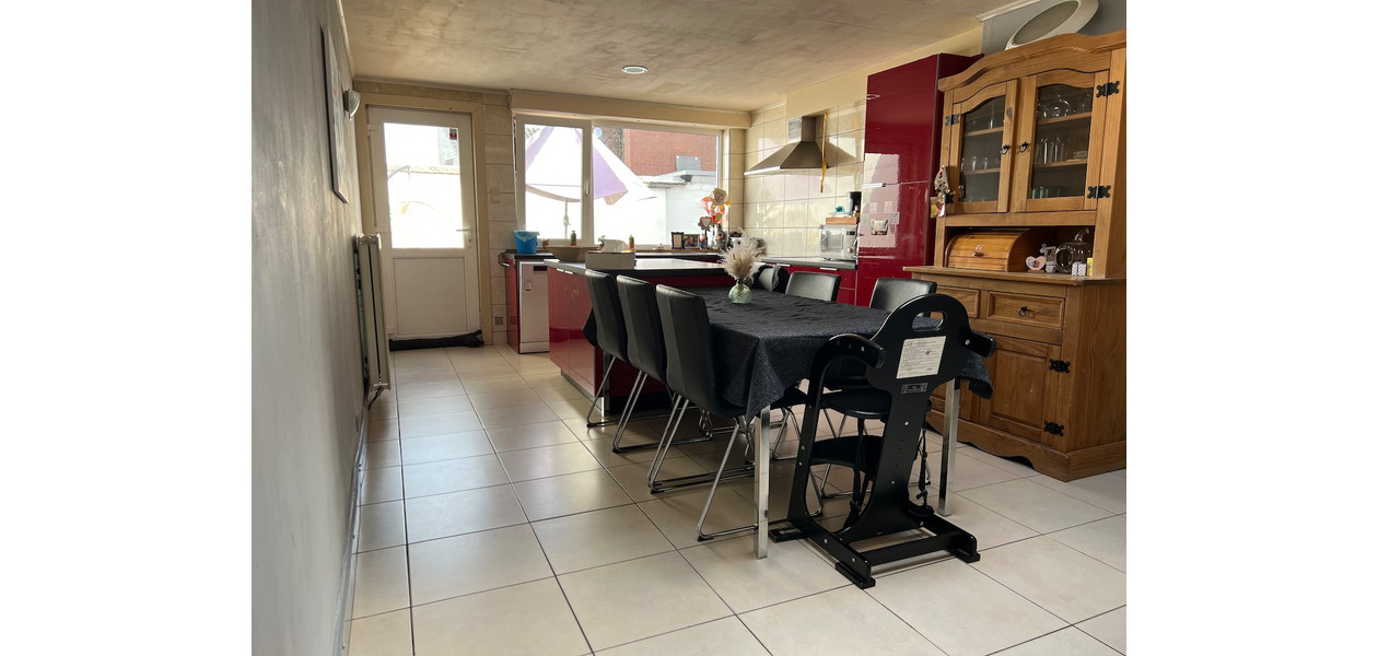 MAISON FAMILIALE CONFORTABLE EN PLEIN CENTRE-VILLE