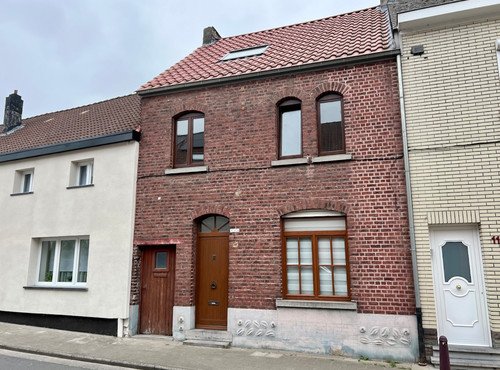 Maison familiale spacieuse avec 3 chambres - entrée latérale & jardin
