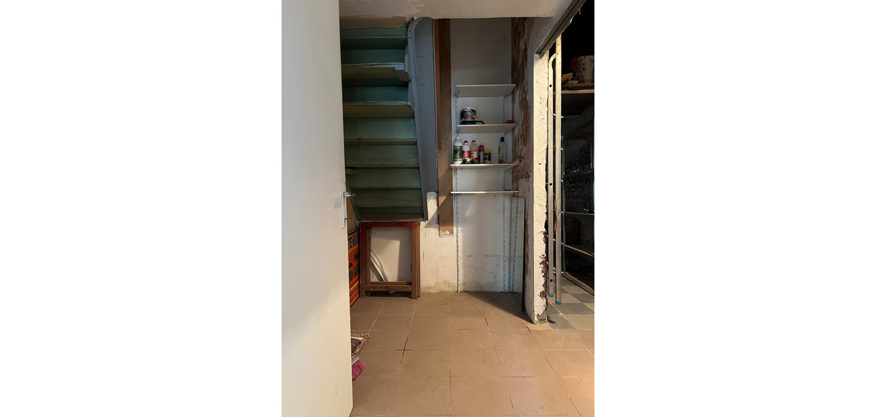 HEEL RUIME GEZINSWONING MET 3 SLPKMRS, ZIJ-INGANG EN TUIN