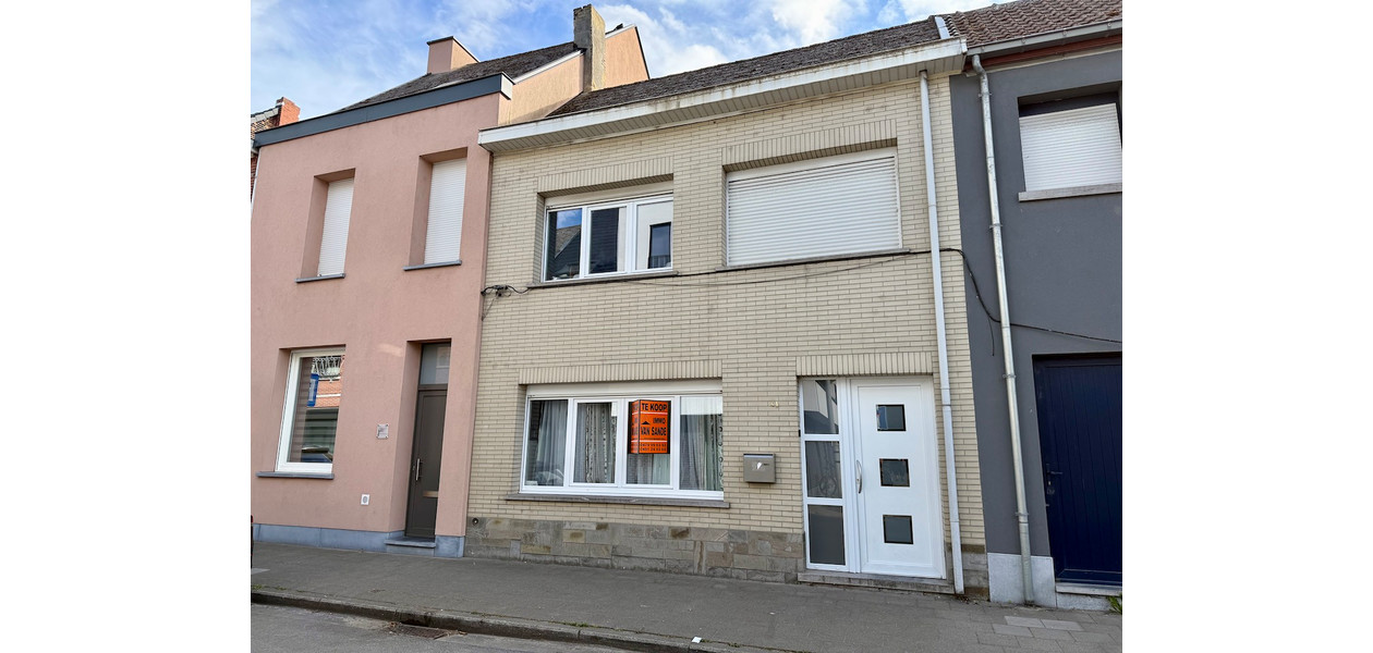 HEEL RUIME FAMILIALE WONING MET 4 SLPKMRS EN TUIN