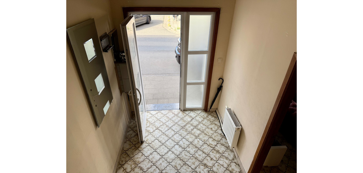 HEEL RUIME FAMILIALE WONING MET 4 SLPKMRS EN TUIN