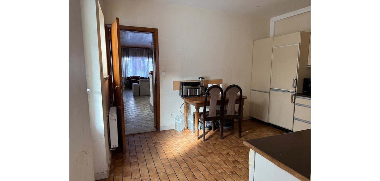 HEEL RUIME FAMILIALE WONING MET 4 SLPKMRS EN TUIN