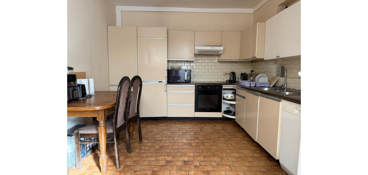 HEEL RUIME FAMILIALE WONING MET 4 SLPKMRS EN TUIN