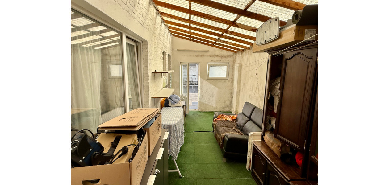 HEEL RUIME FAMILIALE WONING MET 4 SLPKMRS EN TUIN