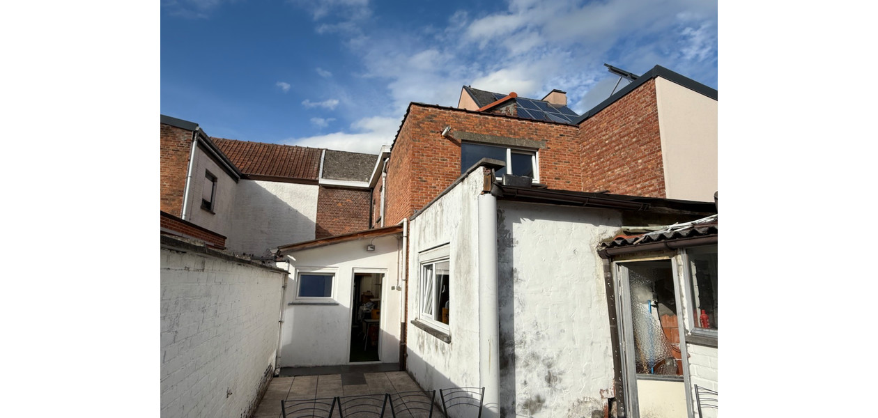 HEEL RUIME FAMILIALE WONING MET 4 SLPKMRS EN TUIN