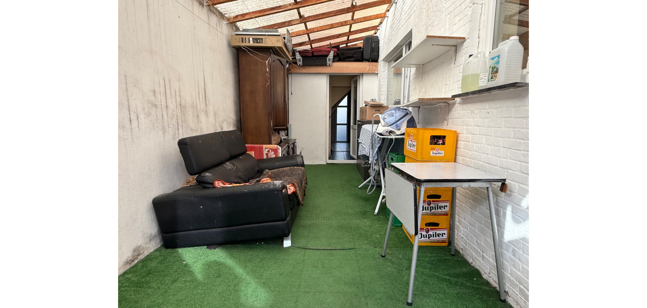 HEEL RUIME FAMILIALE WONING MET 4 SLPKMRS EN TUIN