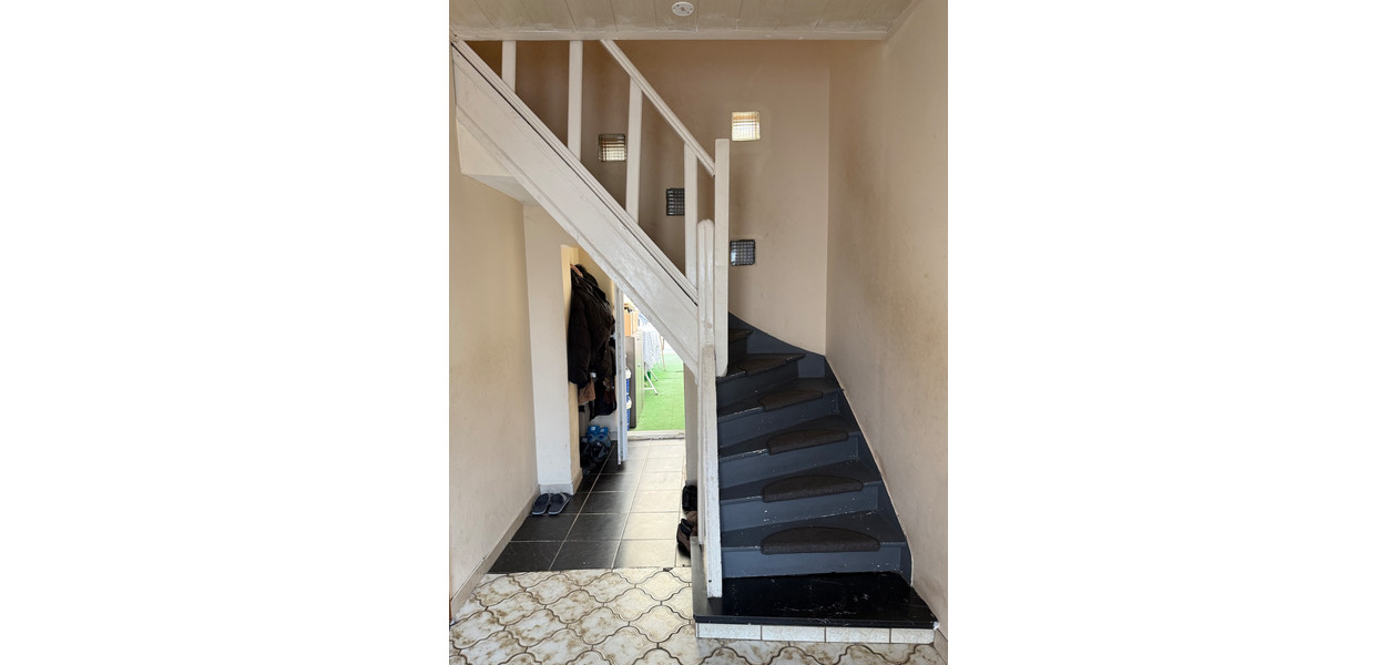 HEEL RUIME FAMILIALE WONING MET 4 SLPKMRS EN TUIN