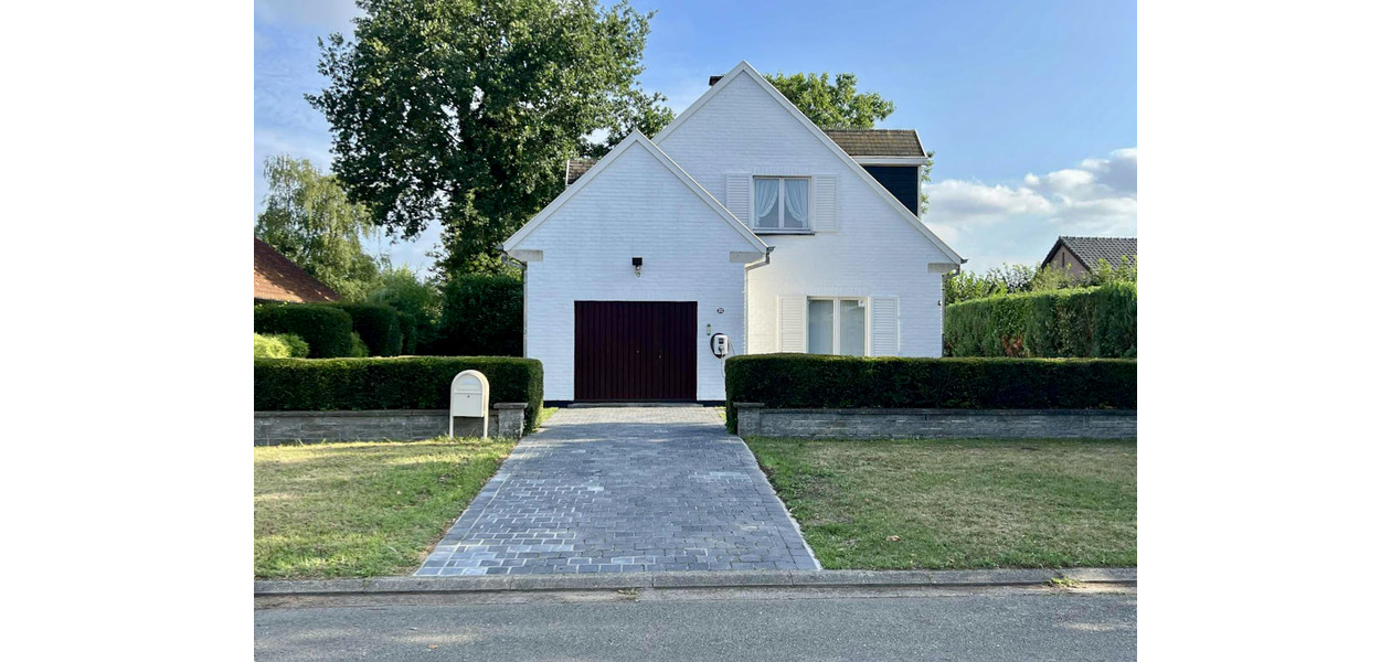 VILLA SITUÉE UNIQUE SUR CA 9 ARES, 4 CHAMBRES - GARAGE - AU CALME