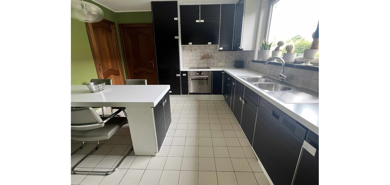 VILLA SITUÉE UNIQUE SUR CA 9 ARES, 4 CHAMBRES - GARAGE - AU CALME