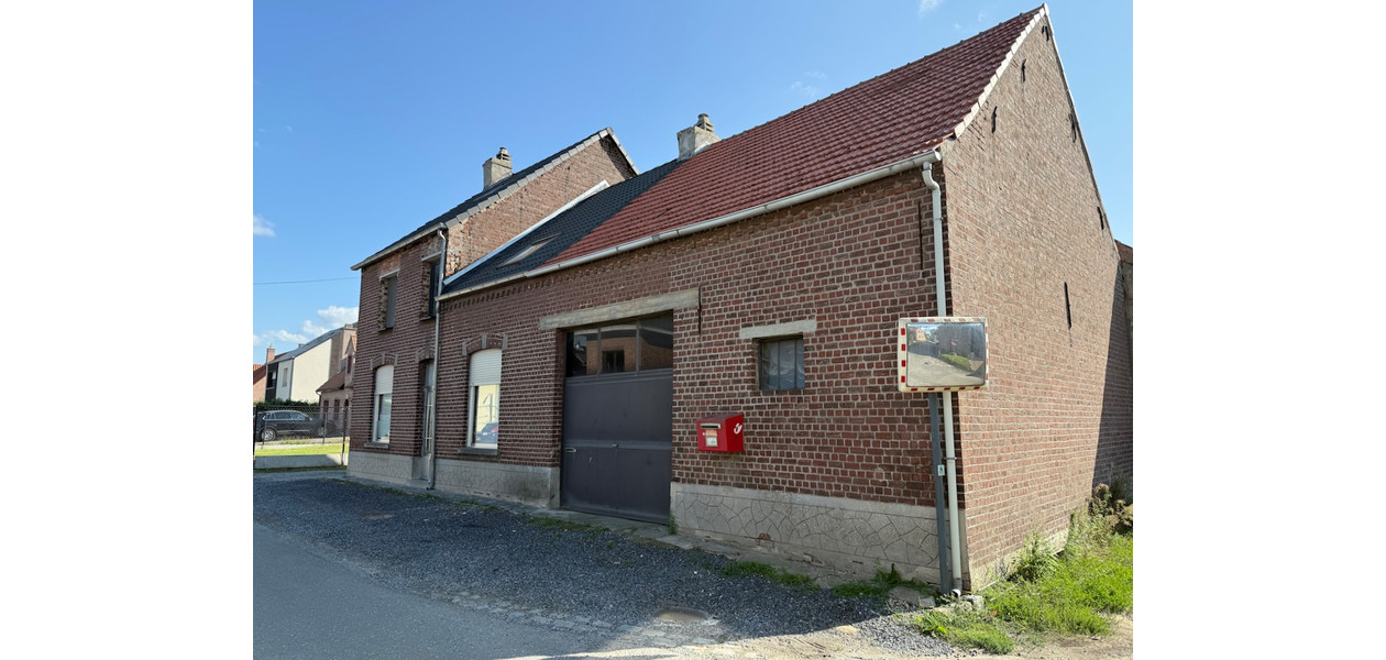 MAISON DE CAMPAGNE À RÉNOVER AVEC DES POSSIBILITÉS INFINIES