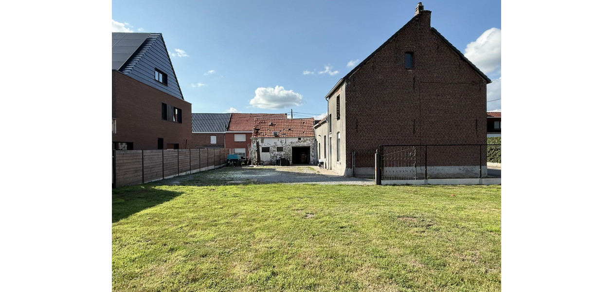 MAISON DE CAMPAGNE À RÉNOVER AVEC DES POSSIBILITÉS INFINIES