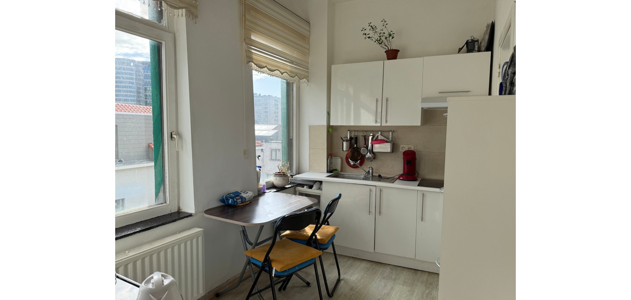 RUIME LICHTRIJKE FLAT IN VOLLE CENTRUM VAN BRUSSEL . INSTAPKLAAR / DIRECT VERHUURBAAR