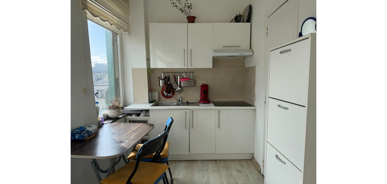 RUIME LICHTRIJKE FLAT IN VOLLE CENTRUM VAN BRUSSEL . INSTAPKLAAR / DIRECT VERHUURBAAR