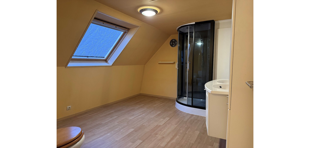 RUIME DUPLEX MET 4 SLAAPKAMERS & TERRAS