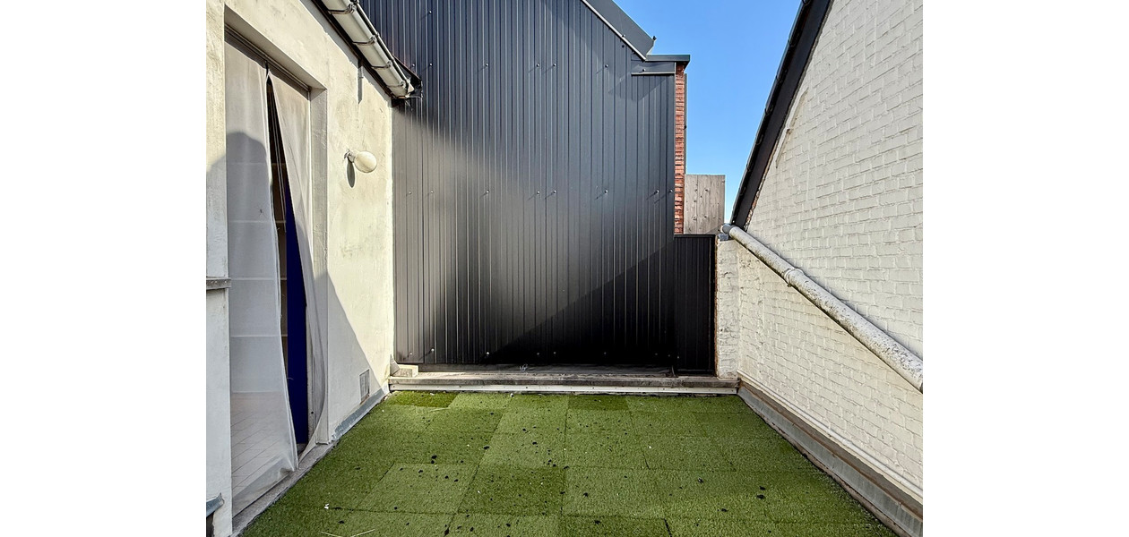 RUIME DUPLEX MET 4 SLAAPKAMERS & TERRAS